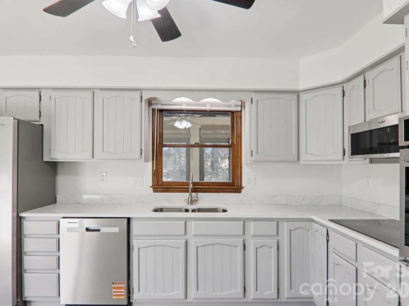 148 Lower Christ School Road, Fletcher, NC 28732.  MLS# CAR4347020, YatesRealty ID 4889. 