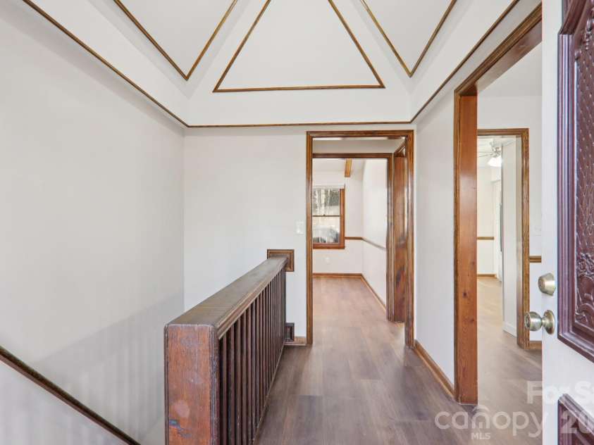 148 Lower Christ School Road, Fletcher, NC 28732.  MLS# CAR4347020, YatesRealty ID 4889. Foyer
