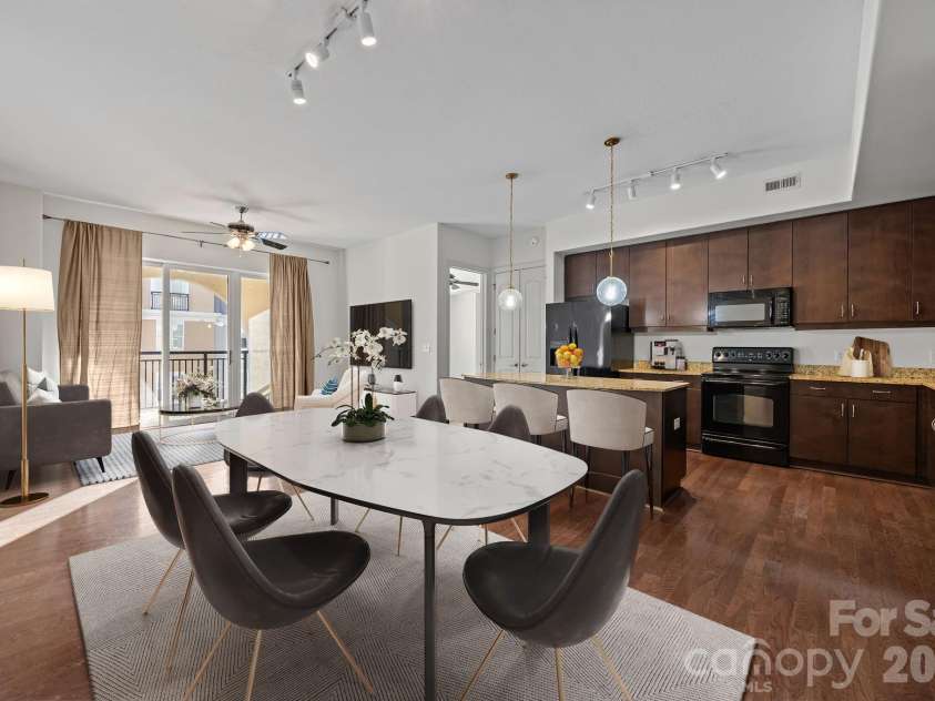 4620 Piedmont Row Drive, Charlotte, NC 28210.  MLS# CAR4344183, YatesRealty ID 4889. Virtually Staged Dining