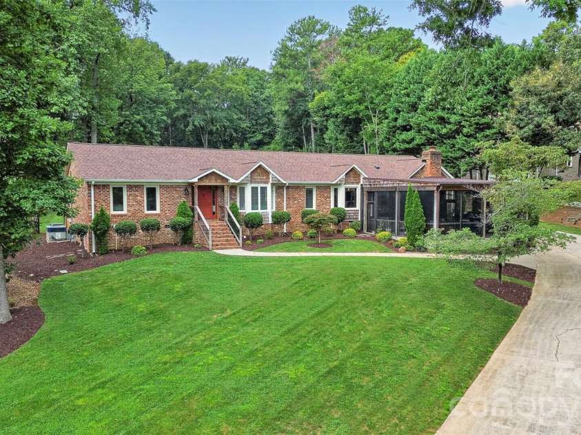 6014 Lake Providence Lane, Charlotte, NC 28277.  MLS# CAR4417840, YatesRealty ID 48890. 