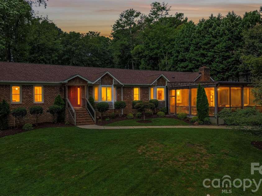 6014 Lake Providence Lane, Charlotte, NC 28277.  MLS# CAR4417840, YatesRealty ID 48890. 
