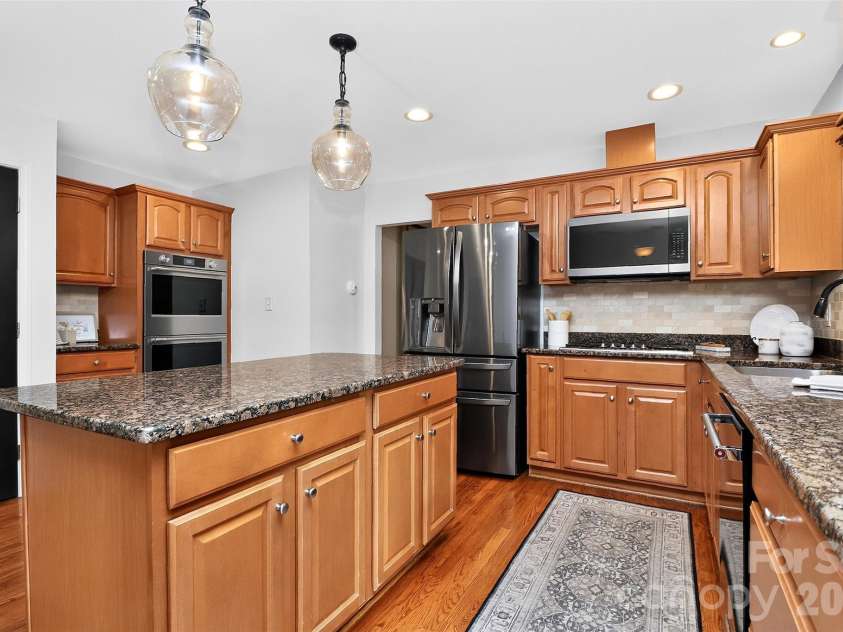 6014 Lake Providence Lane, Charlotte, NC 28277.  MLS# CAR4417840, YatesRealty ID 48890. 