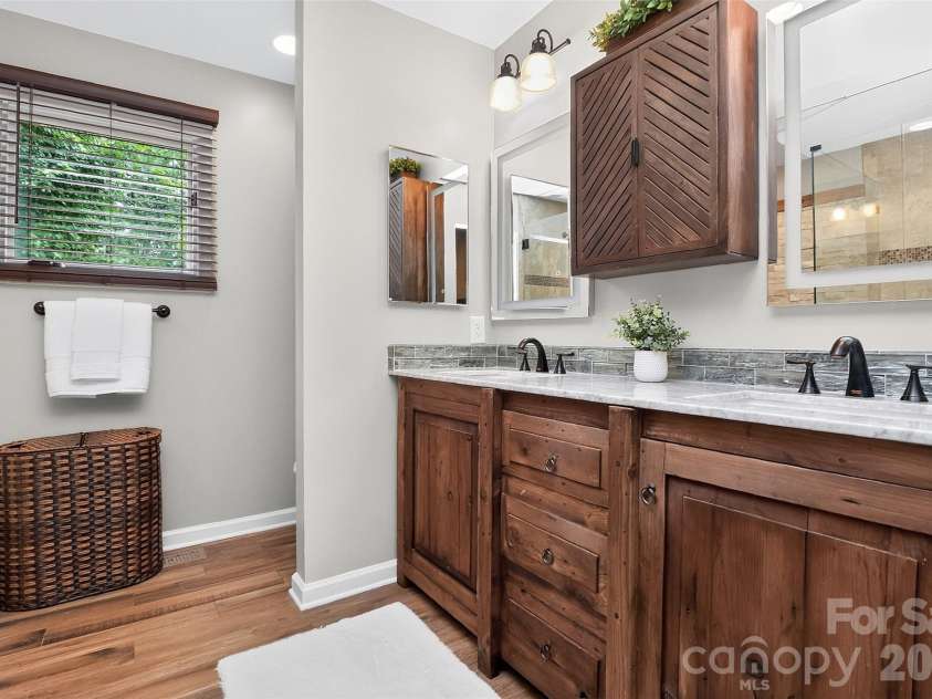 6014 Lake Providence Lane, Charlotte, NC 28277.  MLS# CAR4417840, YatesRealty ID 48890. 