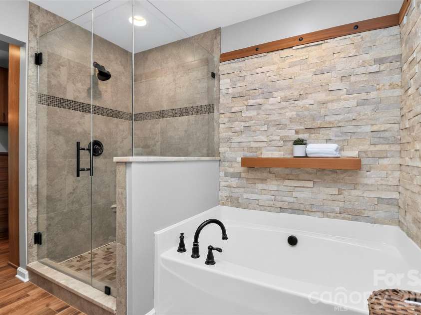 6014 Lake Providence Lane, Charlotte, NC 28277.  MLS# CAR4417840, YatesRealty ID 48890. 