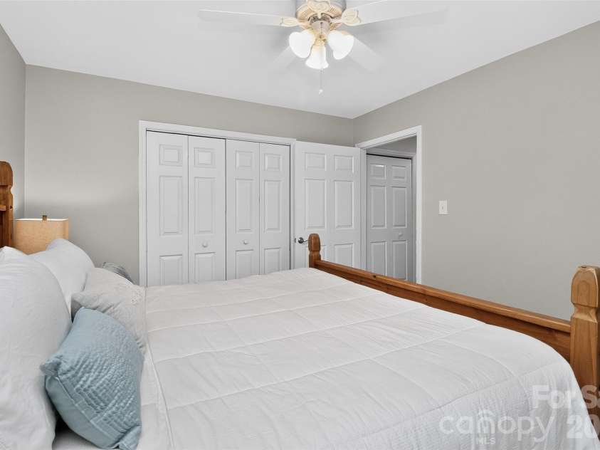 6014 Lake Providence Lane, Charlotte, NC 28277.  MLS# CAR4417840, YatesRealty ID 48890. 