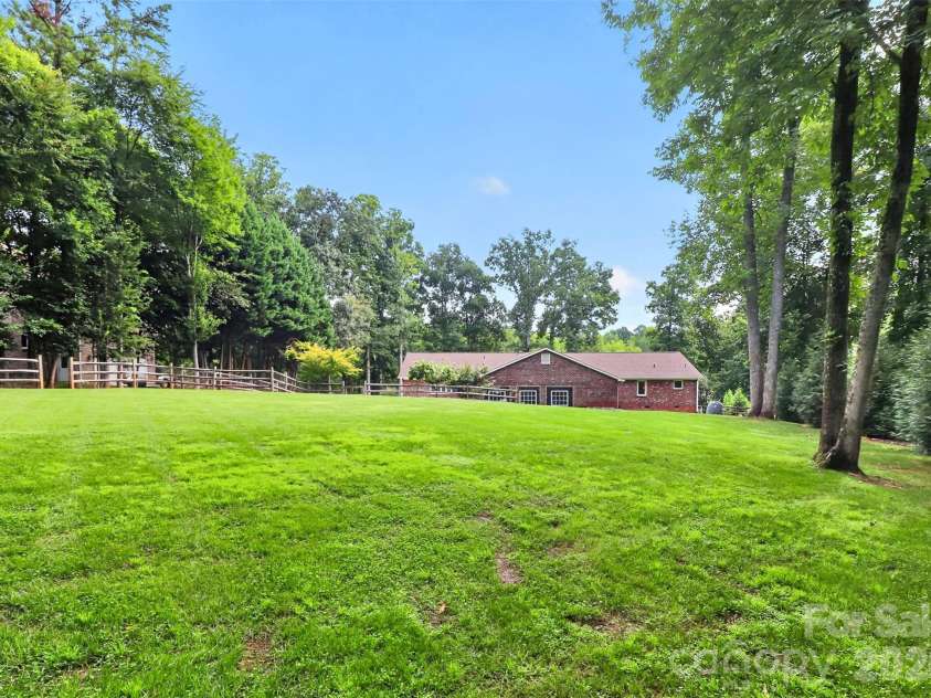6014 Lake Providence Lane, Charlotte, NC 28277.  MLS# CAR4417840, YatesRealty ID 48890. 