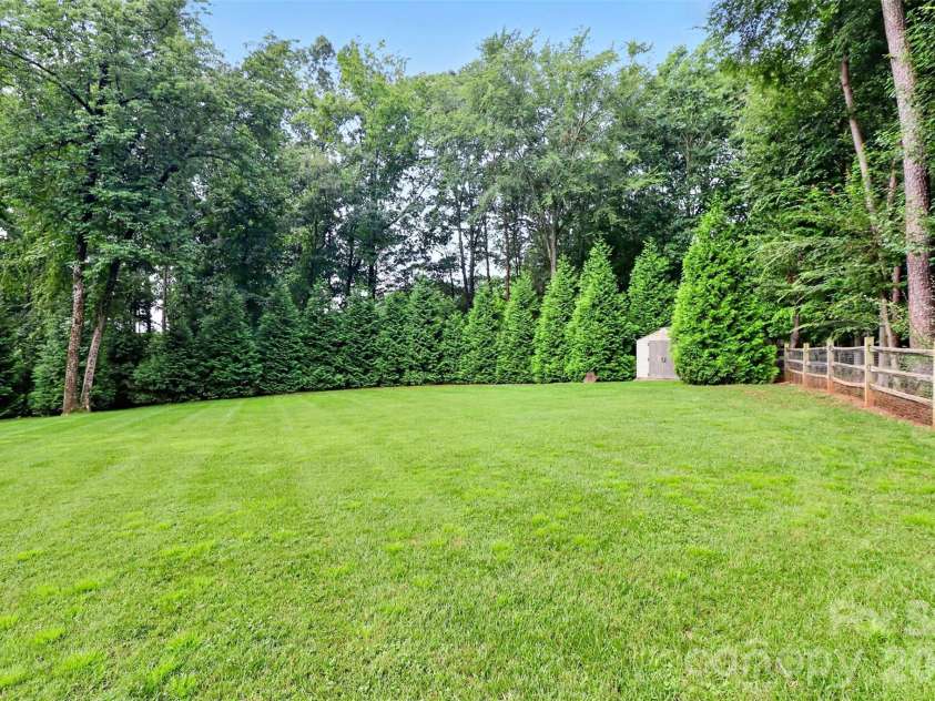6014 Lake Providence Lane, Charlotte, NC 28277.  MLS# CAR4417840, YatesRealty ID 48890. 