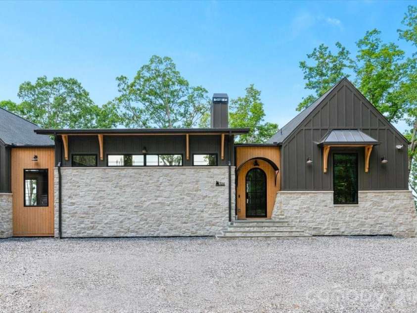 724 Grand Laurel Way, Brasstown, NC 28902.  MLS# CAR4420010, YatesRealty ID 48894. 