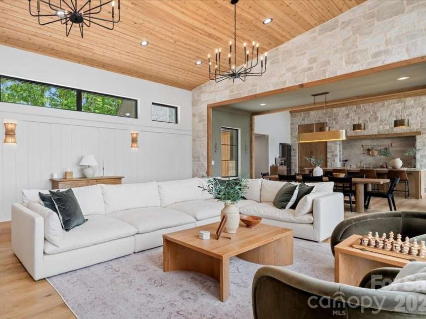 724 Grand Laurel Way, Brasstown, NC 28902.  MLS# CAR4420010, YatesRealty ID 48894. 