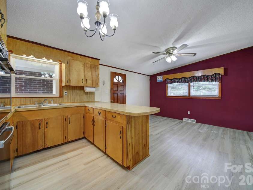 15884 State Highway 200 Highway, Great Falls, SC 29055.  MLS# CAR4421543, YatesRealty ID 48895. 
