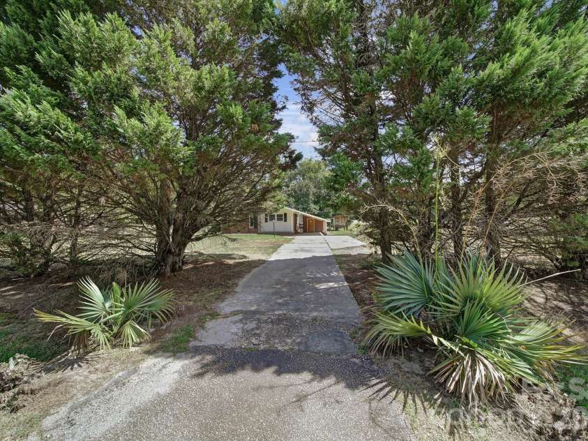 15884 State Highway 200 Highway, Great Falls, SC 29055.  MLS# CAR4421543, YatesRealty ID 48895. 