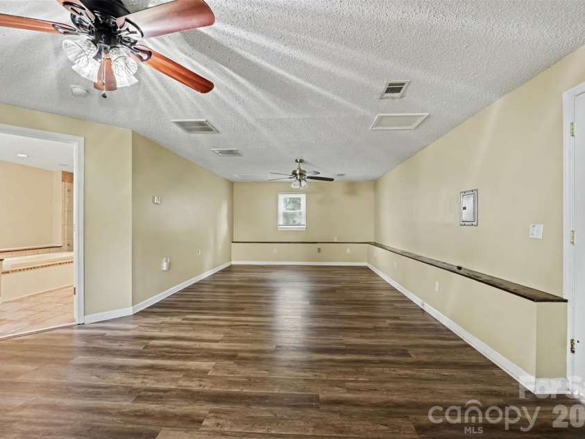 171 Bevis Lane, Statesville, NC 28677.  MLS# CAR4420735, YatesRealty ID 48896. 