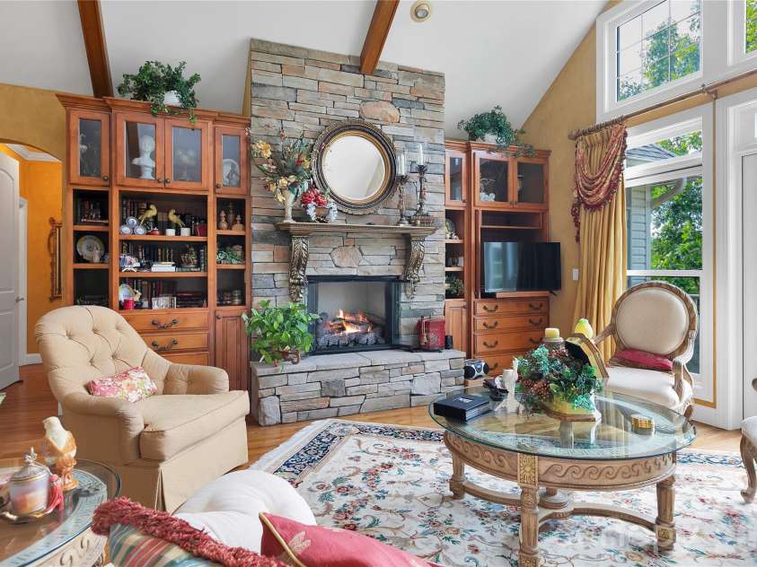 303 Wodigeasgohi Drive, Brevard, NC 28712.  MLS# CAR4419106, YatesRealty ID 48899. Great room