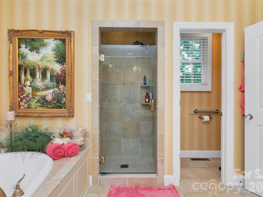 303 Wodigeasgohi Drive, Brevard, NC 28712.  MLS# CAR4419106, YatesRealty ID 48899. Primary bath