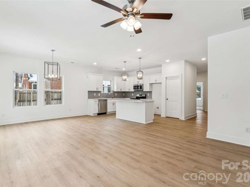 216 Magnolia Street, Statesville, NC 28677.  MLS# CAR4343905, YatesRealty ID 4890. 