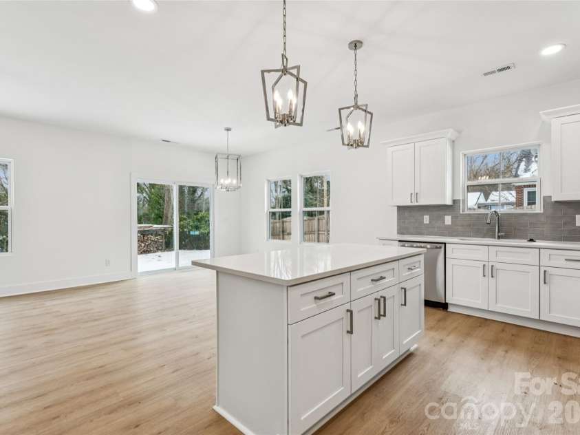 216 Magnolia Street, Statesville, NC 28677.  MLS# CAR4343905, YatesRealty ID 4890. 