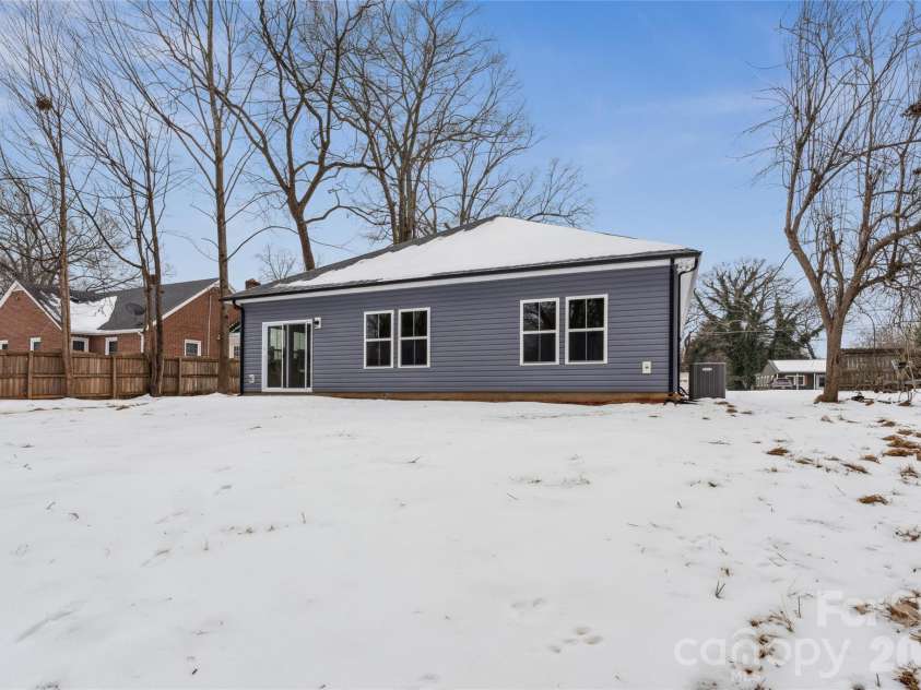 216 Magnolia Street, Statesville, NC 28677.  MLS# CAR4343905, YatesRealty ID 4890. 