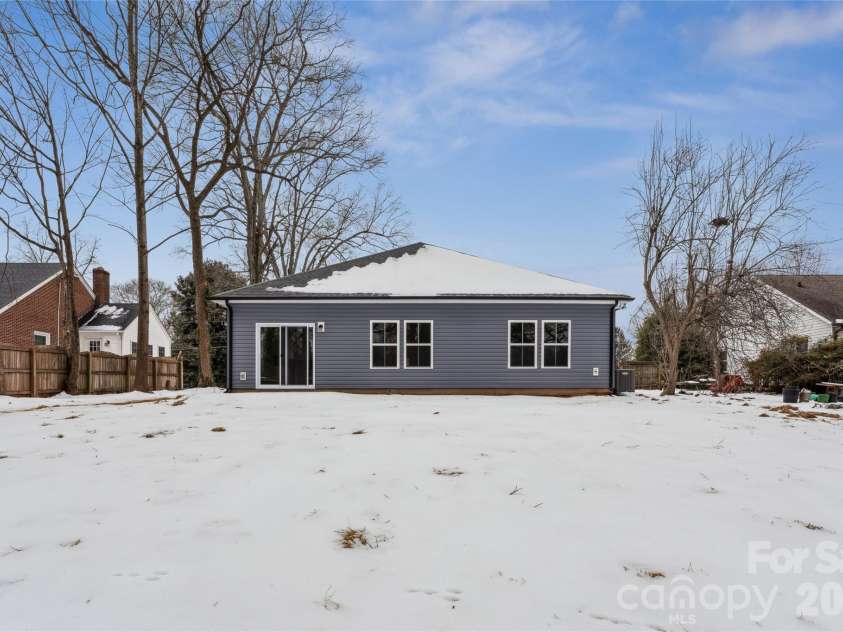 216 Magnolia Street, Statesville, NC 28677.  MLS# CAR4343905, YatesRealty ID 4890. 