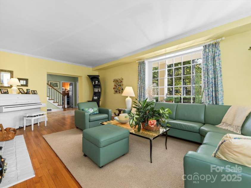 7 Park Road, Asheville, NC 28803.  MLS# CAR4322047, YatesRealty ID 4890. 