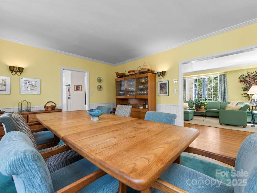 7 Park Road, Asheville, NC 28803.  MLS# CAR4322047, YatesRealty ID 4890. 