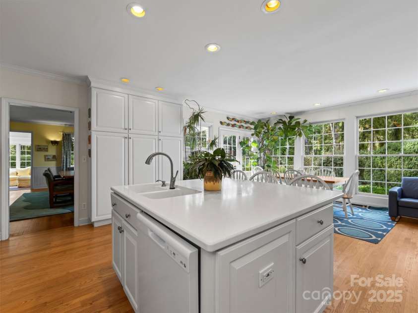 7 Park Road, Asheville, NC 28803.  MLS# CAR4322047, YatesRealty ID 4890. 