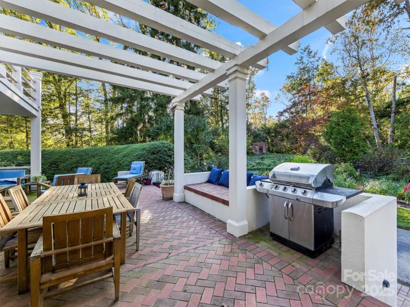 7 Park Road, Asheville, NC 28803.  MLS# CAR4322047, YatesRealty ID 4890. 