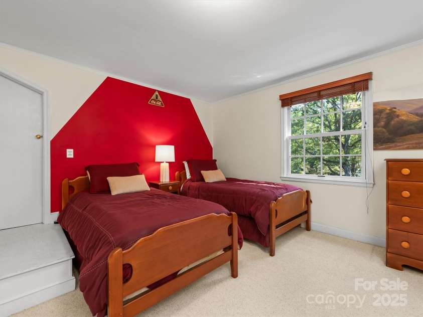 7 Park Road, Asheville, NC 28803.  MLS# CAR4322047, YatesRealty ID 4890. 