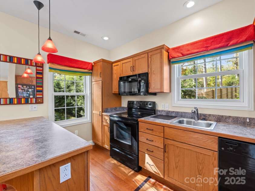 7 Park Road, Asheville, NC 28803.  MLS# CAR4322047, YatesRealty ID 4890. 