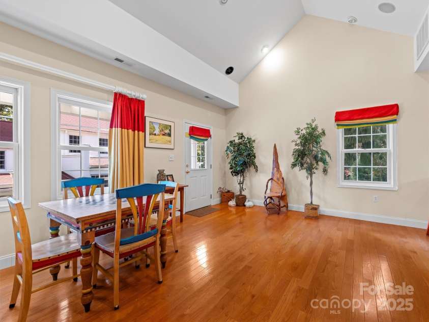 7 Park Road, Asheville, NC 28803.  MLS# CAR4322047, YatesRealty ID 4890. 