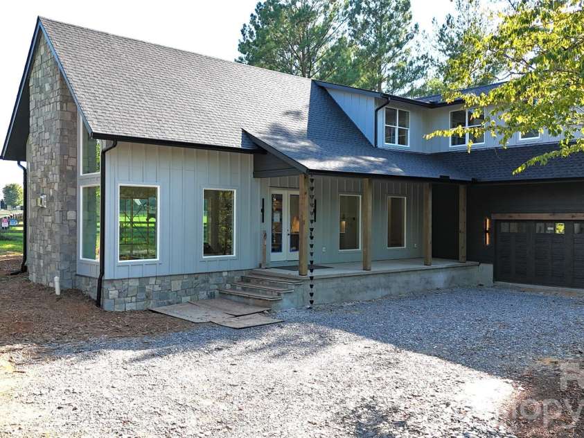 2303 Paddock Circle, Morganton, NC 28655.  MLS# CAR4416605, YatesRealty ID 48902. 