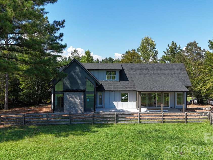2303 Paddock Circle, Morganton, NC 28655.  MLS# CAR4416605, YatesRealty ID 48902. 