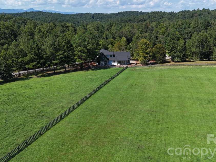 2303 Paddock Circle, Morganton, NC 28655.  MLS# CAR4416605, YatesRealty ID 48902. 