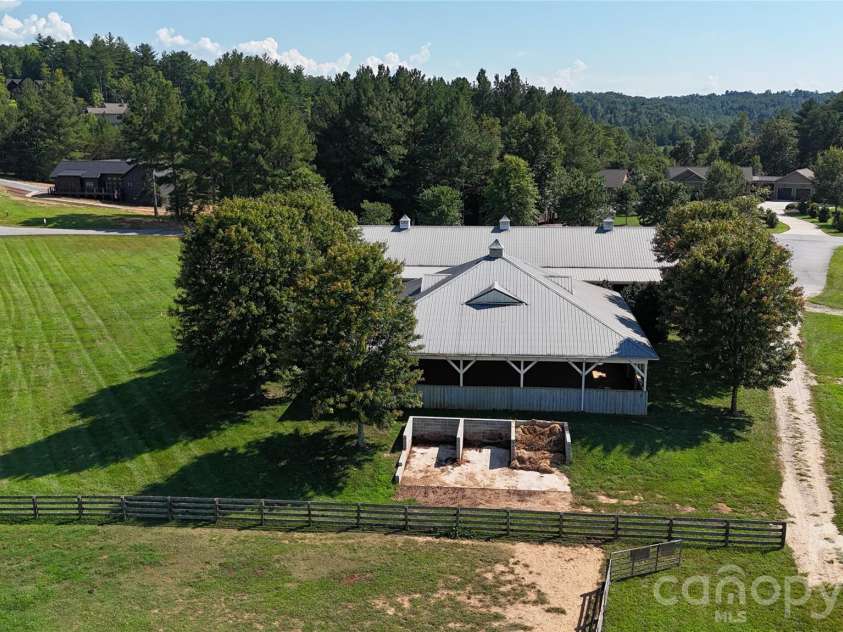 2303 Paddock Circle, Morganton, NC 28655.  MLS# CAR4416605, YatesRealty ID 48902. 