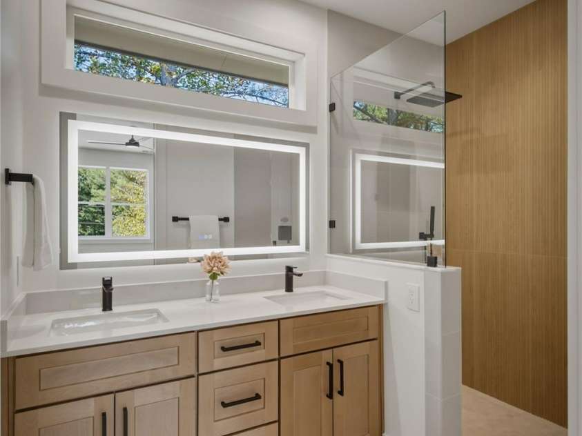 2303 Paddock Circle, Morganton, NC 28655.  MLS# CAR4416605, YatesRealty ID 48902. Here is Suite #4's private ensuite bathroom.