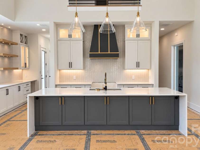 2303 Paddock Circle, Morganton, NC 28655.  MLS# CAR4416605, YatesRealty ID 48902. Kitchen Island