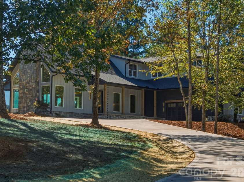 2303 Paddock Circle, Morganton, NC 28655.  MLS# CAR4416605, YatesRealty ID 48902. This gorgeous home is new construction that is now complete and ready for its new owners!