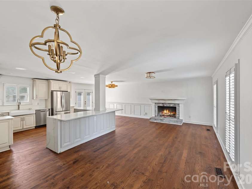 3453 Selwyn Avenue, Charlotte, NC 28209.  MLS# CAR4421472, YatesRealty ID 48903. 