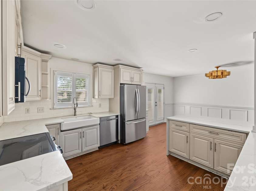 3453 Selwyn Avenue, Charlotte, NC 28209.  MLS# CAR4421472, YatesRealty ID 48903. 