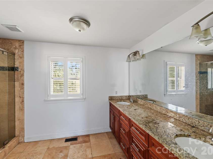 3453 Selwyn Avenue, Charlotte, NC 28209.  MLS# CAR4421472, YatesRealty ID 48903. 