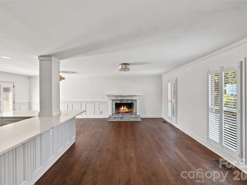 3453 Selwyn Avenue, Charlotte, NC 28209.  MLS# CAR4421472, YatesRealty ID 48903. 