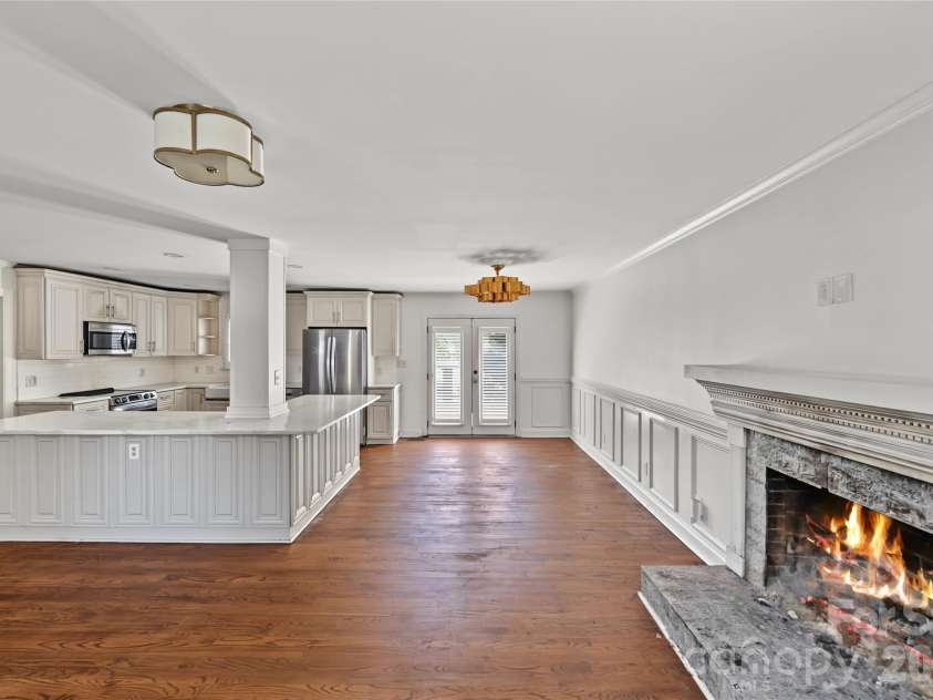 3453 Selwyn Avenue, Charlotte, NC 28209.  MLS# CAR4421472, YatesRealty ID 48903. 