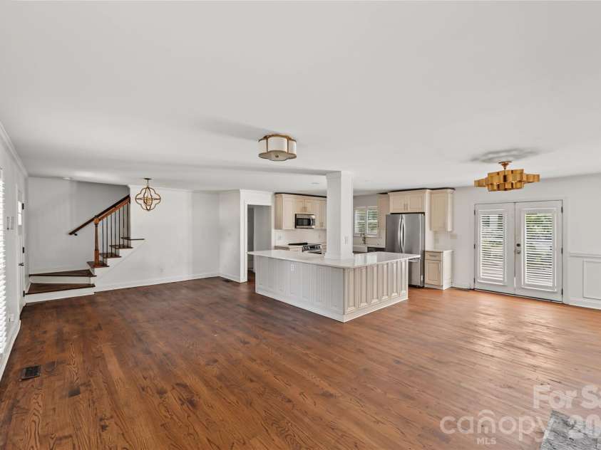 3453 Selwyn Avenue, Charlotte, NC 28209.  MLS# CAR4421472, YatesRealty ID 48903. 