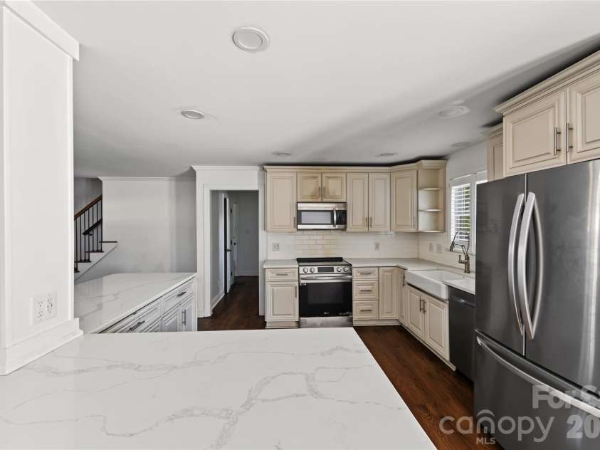 3453 Selwyn Avenue, Charlotte, NC 28209.  MLS# CAR4421472, YatesRealty ID 48903. 