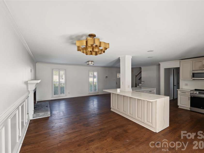 3453 Selwyn Avenue, Charlotte, NC 28209.  MLS# CAR4421472, YatesRealty ID 48903. 
