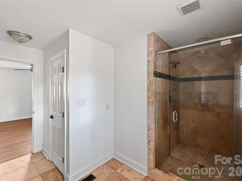 3453 Selwyn Avenue, Charlotte, NC 28209.  MLS# CAR4421472, YatesRealty ID 48903. 