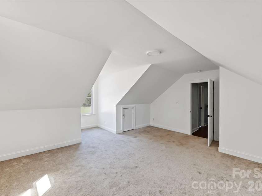 3453 Selwyn Avenue, Charlotte, NC 28209.  MLS# CAR4421472, YatesRealty ID 48903. 
