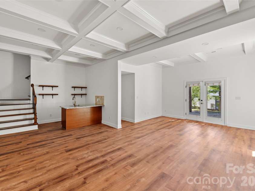 3453 Selwyn Avenue, Charlotte, NC 28209.  MLS# CAR4421472, YatesRealty ID 48903. 