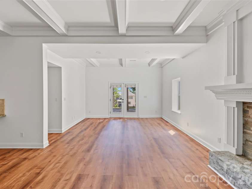 3453 Selwyn Avenue, Charlotte, NC 28209.  MLS# CAR4421472, YatesRealty ID 48903. 