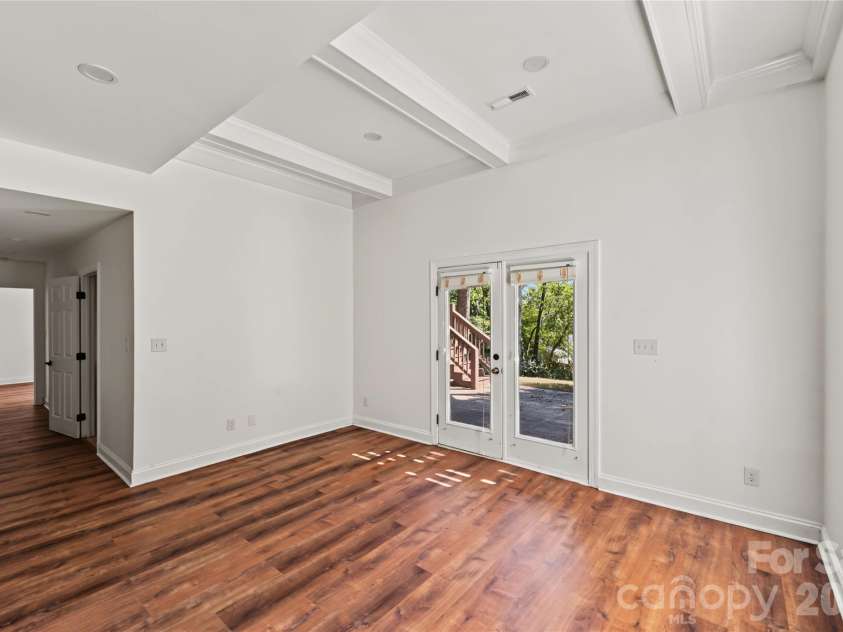 3453 Selwyn Avenue, Charlotte, NC 28209.  MLS# CAR4421472, YatesRealty ID 48903. 