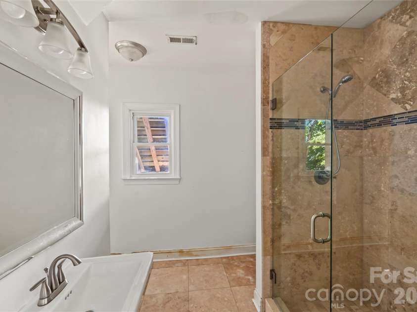 3453 Selwyn Avenue, Charlotte, NC 28209.  MLS# CAR4421472, YatesRealty ID 48903. 
